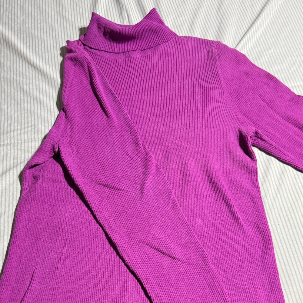 Old Navy Women's Vibrant Magenta Turtleneck Sweater